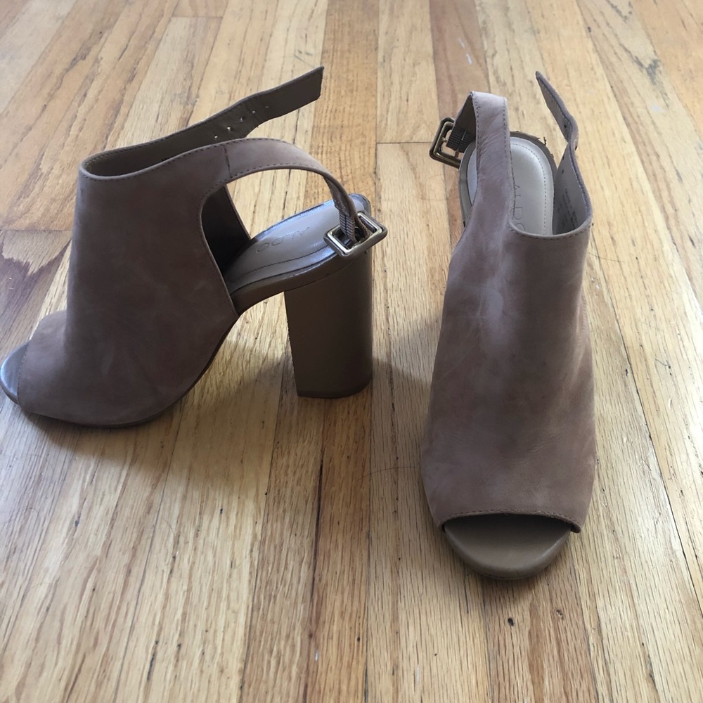 ONLY WORN ONCE !!!ALDO!!!!